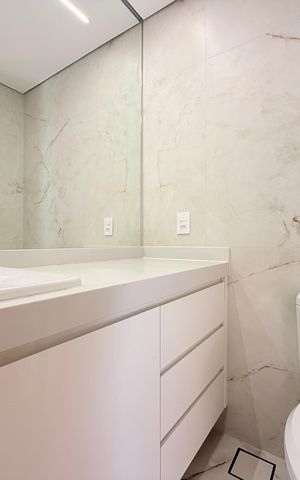 Apartamento à venda com 95m², 2 quartos e 2 vagasBanheiro da Suíte