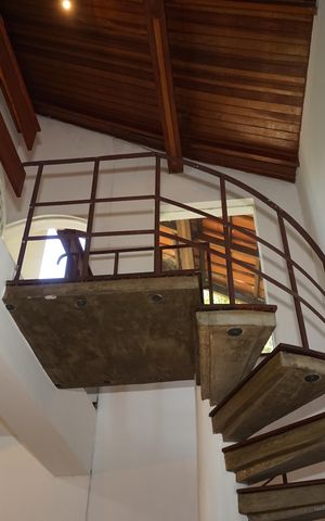 Casa para alugar com 1478m², 5 quartos e 4 vagasEscada