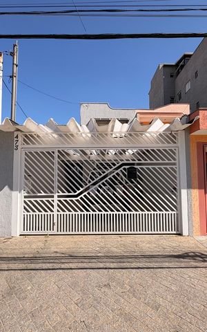 Casa à venda com 230m², 4 quartos e 2 vagas Casa à venda com 230m², 4 quartos e 2 vagasFachada