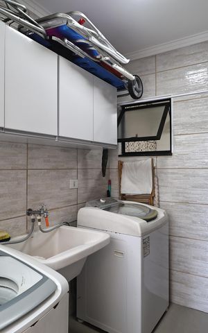 Casa à venda com 230m², 4 quartos e 2 vagas Casa à venda com 230m², 4 quartos e 2 vagasLavanderia