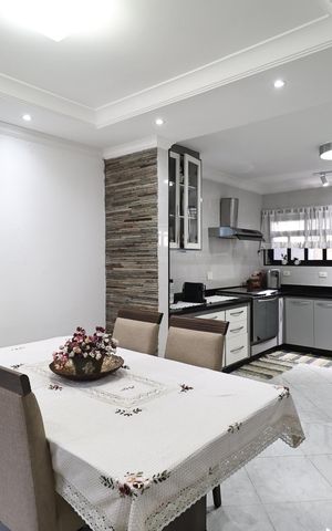 Casa à venda com 230m², 4 quartos e 2 vagas Casa à venda com 230m², 4 quartos e 2 vagasCozinha