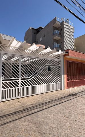Casa à venda com 230m², 4 quartos e 2 vagas Casa à venda com 230m², 4 quartos e 2 vagasFachada