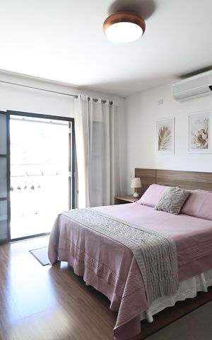 Casa à venda com 230m², 4 quartos e 2 vagas Casa à venda com 230m², 4 quartos e 2 vagasSuite