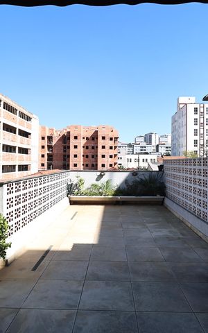Casa à venda com 230m², 4 quartos e 2 vagas Casa à venda com 230m², 4 quartos e 2 vagasVaranda