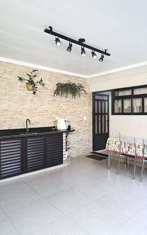 Casa à venda com 230m², 4 quartos e 2 vagas Casa à venda com 230m², 4 quartos e 2 vagasÁrea gourmet