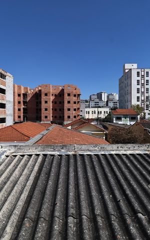 Casa à venda com 230m², 4 quartos e 2 vagas Casa à venda com 230m², 4 quartos e 2 vagasVista varanda