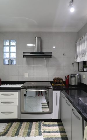Casa à venda com 230m², 4 quartos e 2 vagas Casa à venda com 230m², 4 quartos e 2 vagasCozinha