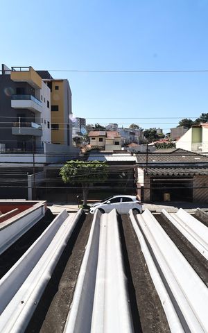 Casa à venda com 230m², 4 quartos e 2 vagas Casa à venda com 230m², 4 quartos e 2 vagasVista da sacada