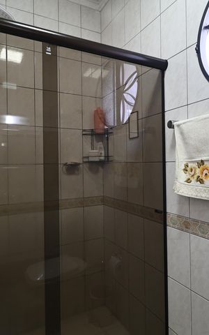 Casa à venda com 230m², 4 quartos e 2 vagas Casa à venda com 230m², 4 quartos e 2 vagasBanheiro