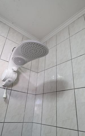 Casa à venda com 230m², 4 quartos e 2 vagas Casa à venda com 230m², 4 quartos e 2 vagasBanheiro