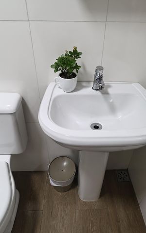 Casa à venda com 230m², 4 quartos e 2 vagas Casa à venda com 230m², 4 quartos e 2 vagasBanheiro edícula