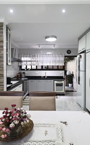 Casa à venda com 230m², 4 quartos e 2 vagas Casa à venda com 230m², 4 quartos e 2 vagasCozinha