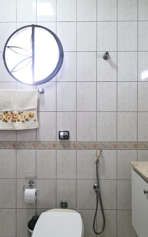 Casa à venda com 230m², 4 quartos e 2 vagas Casa à venda com 230m², 4 quartos e 2 vagasBanheiro