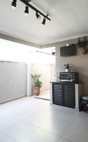 Casa à venda com 230m², 4 quartos e 2 vagas Casa à venda com 230m², 4 quartos e 2 vagasÁrea gourmet