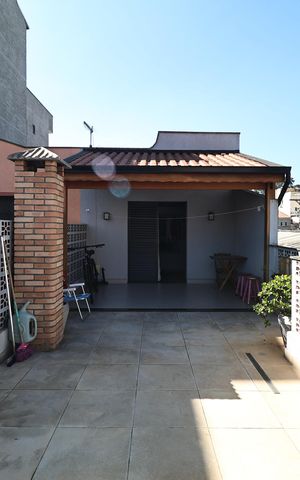 Casa à venda com 230m², 4 quartos e 2 vagas Casa à venda com 230m², 4 quartos e 2 vagasVaranda