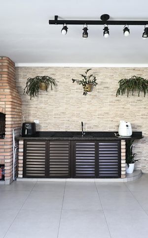 Casa à venda com 230m², 4 quartos e 2 vagas Casa à venda com 230m², 4 quartos e 2 vagasÁrea gourmet
