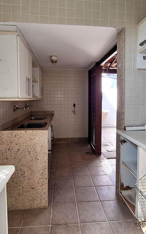 Casa de condomínio à venda com 550m², 4 quartos e 3 vagas Casa de condomínio à venda com 550m², 4 quartos e 3 vagasLavanderia