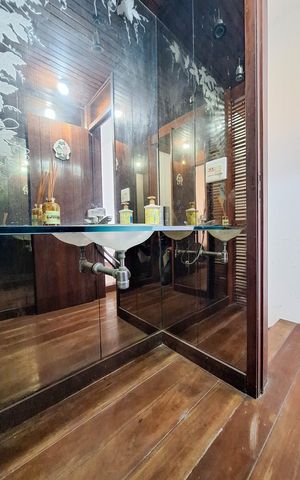 Casa de condomínio à venda com 550m², 4 quartos e 3 vagas Casa de condomínio à venda com 550m², 4 quartos e 3 vagasLavabo