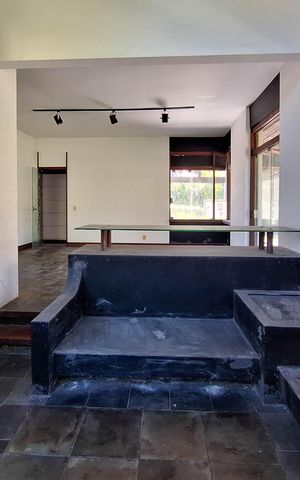 Casa de condomínio à venda com 550m², 4 quartos e 3 vagas Casa de condomínio à venda com 550m², 4 quartos e 3 vagasSala 1