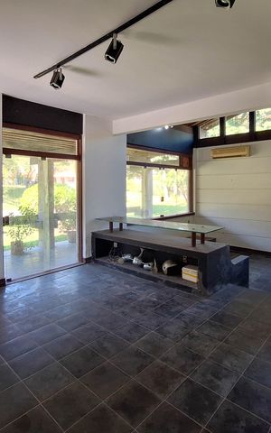 Casa de condomínio à venda com 550m², 4 quartos e 3 vagas Casa de condomínio à venda com 550m², 4 quartos e 3 vagasSala 1