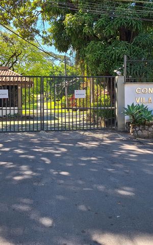 Casa de condomínio à venda com 550m², 4 quartos e 3 vagas Casa de condomínio à venda com 550m², 4 quartos e 3 vagasFachada