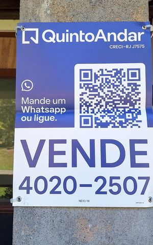 Casa de condomínio à venda com 550m², 4 quartos e 3 vagas Casa de condomínio à venda com 550m², 4 quartos e 3 vagasplaca