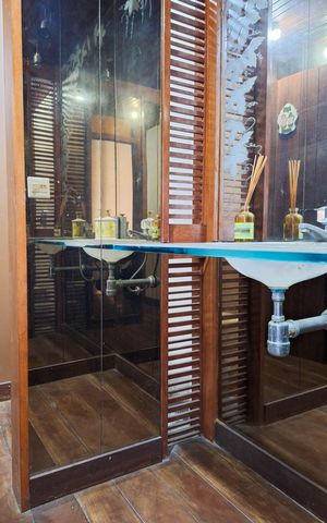 Casa de condomínio à venda com 550m², 4 quartos e 3 vagas Casa de condomínio à venda com 550m², 4 quartos e 3 vagasLavabo