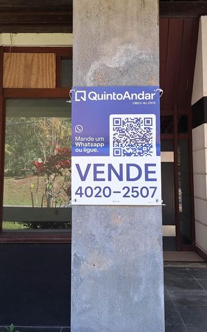 Casa de condomínio à venda com 550m², 4 quartos e 3 vagas Casa de condomínio à venda com 550m², 4 quartos e 3 vagasplaca