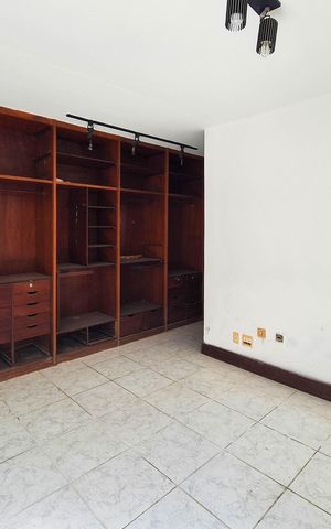 Casa de condomínio à venda com 550m², 4 quartos e 3 vagas Casa de condomínio à venda com 550m², 4 quartos e 3 vagasSuíte 2