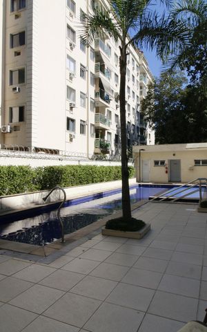 Apartamento à venda com 75m², 2 quartos e 1 vagaÁrea comum - Piscina