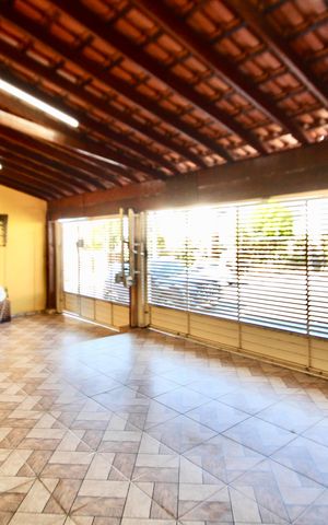 Casa à venda com 275m², 3 quartos e 4 vagas Casa à venda com 275m², 3 quartos e 4 vagasGaragem