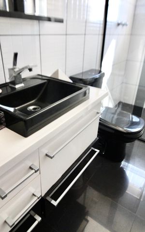 Casa à venda com 275m², 3 quartos e 4 vagas Casa à venda com 275m², 3 quartos e 4 vagasBanheiro 2