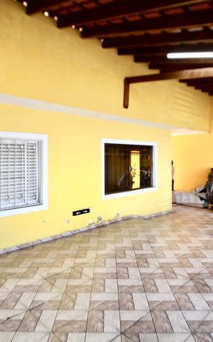 Casa à venda com 275m², 3 quartos e 4 vagas Casa à venda com 275m², 3 quartos e 4 vagasGaragem