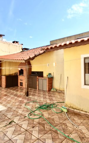 Casa à venda com 275m², 3 quartos e 4 vagas Casa à venda com 275m², 3 quartos e 4 vagasQuintal