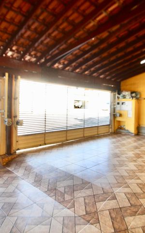 Casa à venda com 275m², 3 quartos e 4 vagas Casa à venda com 275m², 3 quartos e 4 vagasGaragem