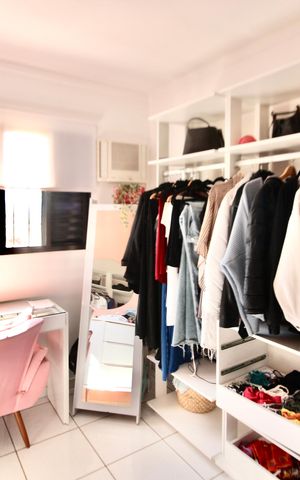 Casa à venda com 275m², 3 quartos e 4 vagas Casa à venda com 275m², 3 quartos e 4 vagasCloset