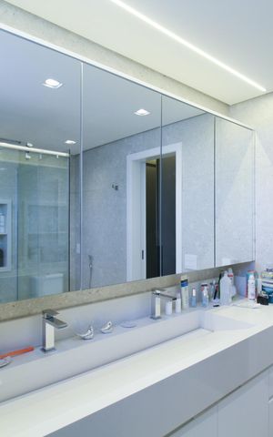 Apartamento à venda com 187m², 3 quartos e 3 vagas Apartamento à venda com 187m², 3 quartos e 3 vagasBanheiro da Suíte 1