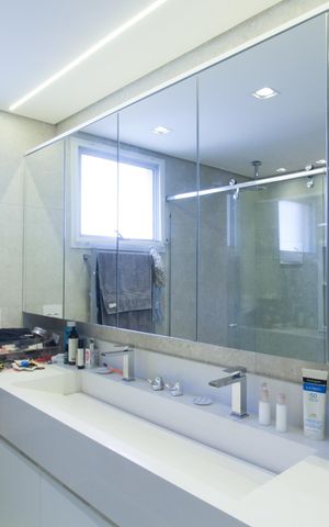 Apartamento à venda com 187m², 3 quartos e 3 vagas Apartamento à venda com 187m², 3 quartos e 3 vagasBanheiro da Suíte 1