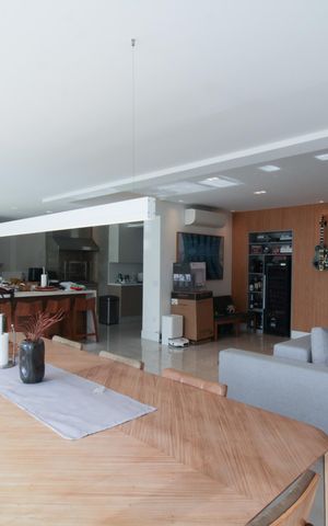 Apartamento à venda com 187m², 3 quartos e 3 vagas Apartamento à venda com 187m², 3 quartos e 3 vagasSala
