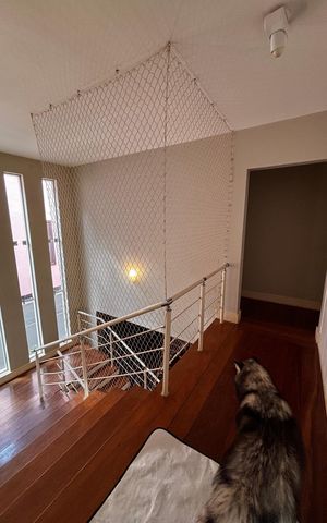 Casa de condomínio para alugar com 410m², 4 quartos e 4 vagas Casa de condomínio para alugar com 410m², 4 quartos e 4 vagasEscada