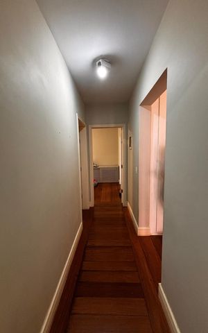 Casa de condomínio para alugar com 410m², 4 quartos e 4 vagas Casa de condomínio para alugar com 410m², 4 quartos e 4 vagasCorredor quartos