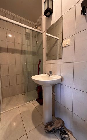 Casa de condomínio para alugar com 410m², 4 quartos e 4 vagas Casa de condomínio para alugar com 410m², 4 quartos e 4 vagasBanheiro lavanderia