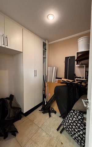 Casa de condomínio para alugar com 410m², 4 quartos e 4 vagas Casa de condomínio para alugar com 410m², 4 quartos e 4 vagasQuarto fundos