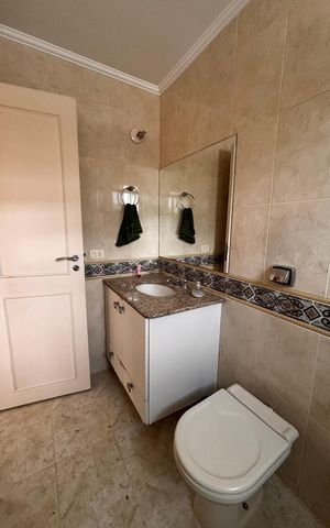 Casa de condomínio para alugar com 410m², 4 quartos e 4 vagas Casa de condomínio para alugar com 410m², 4 quartos e 4 vagasBanheiro suíte 3