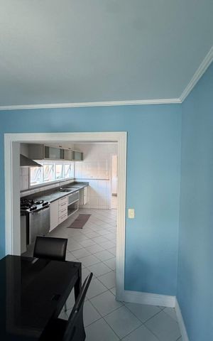 Casa de condomínio à venda com 410m², 4 quartos e 4 vagasCozinha
