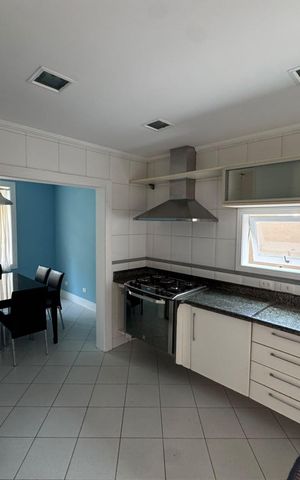 Casa de condomínio à venda com 410m², 4 quartos e 4 vagasCozinha