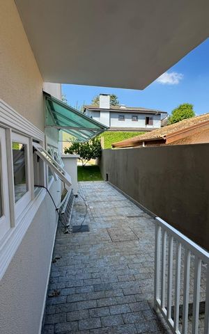 Casa de condomínio à venda com 410m², 4 quartos e 4 vagasVaranda
