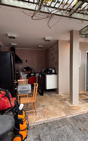 Casa de condomínio para alugar com 410m², 4 quartos e 4 vagas Casa de condomínio para alugar com 410m², 4 quartos e 4 vagasChurrasqueira