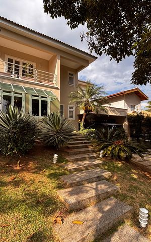 Casa de condomínio para alugar com 410m², 4 quartos e 4 vagas Casa de condomínio para alugar com 410m², 4 quartos e 4 vagasFachada