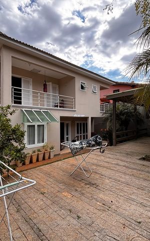 Casa de condomínio para alugar com 410m², 4 quartos e 4 vagas Casa de condomínio para alugar com 410m², 4 quartos e 4 vagasFundos